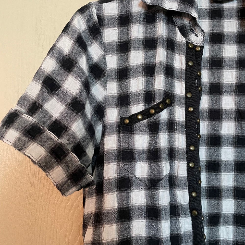 Daytrip Button-Up Collared Top - Picture 2 of 7